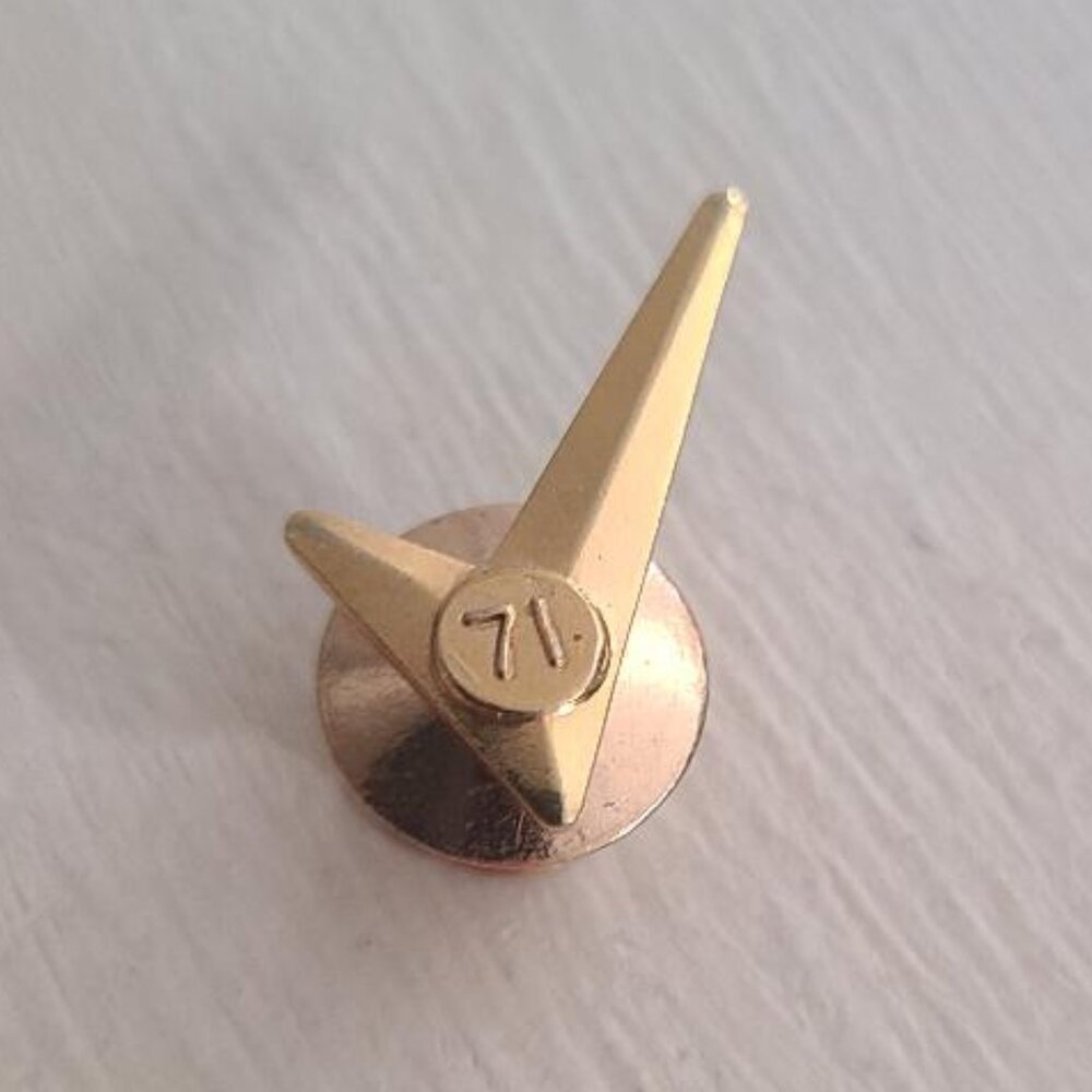 UAW 1971 Check Mark Quality Lapel Pin Tie Tack Brooch - Gold Auto Workers Union